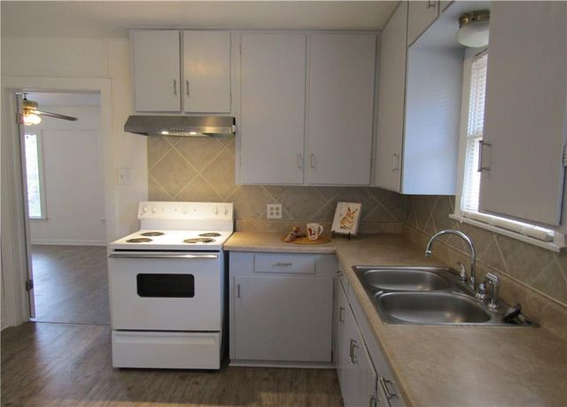 10620A Deer Canyon RD A, Jonestown, TX 78645
