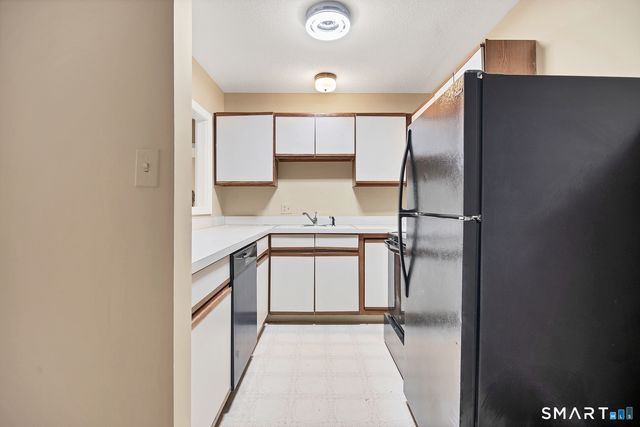 111 Niles Hill Road E, New London, CT 06320