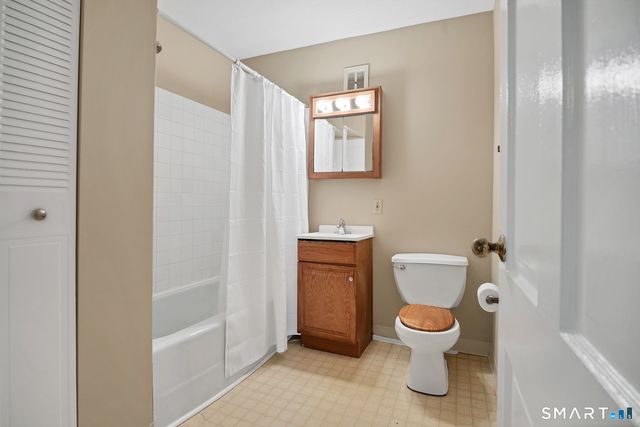 111 Niles Hill Road E, New London, CT 06320