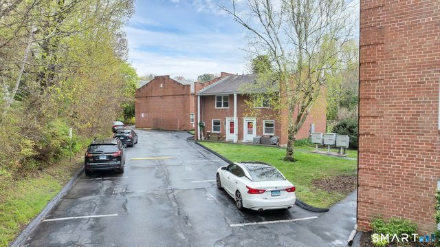 111 Niles Hill Road E, New London, CT 06320