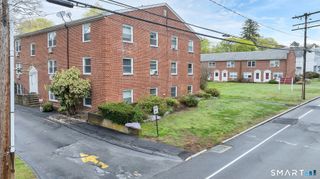 111 Niles Hill Road E, New London, CT 06320