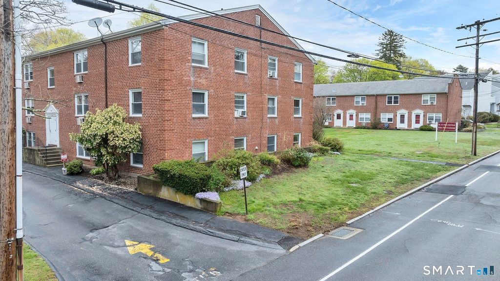 111 Niles Hill Road E, New London, CT 06320