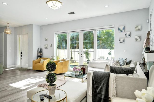 1411 NE 7th Street, Fort Lauderdale, FL 33304