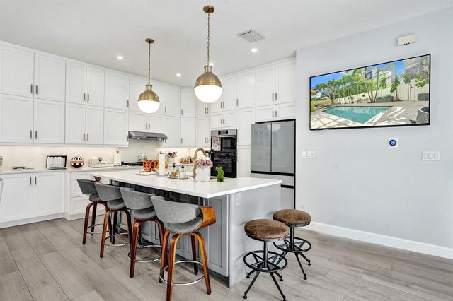 1411 NE 7th Street, Fort Lauderdale, FL 33304