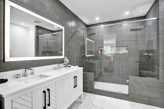 1411 NE 7th Street, Fort Lauderdale, FL 33304