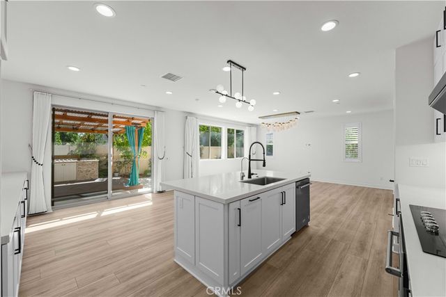 8606 Mission Dr, Rosemead, CA 91770
