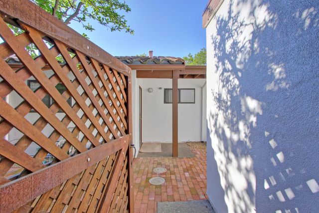 2526 Overhill Ln, Davis, CA 95616