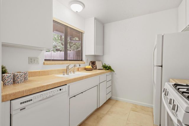 2526 Overhill Ln, Davis, CA 95616