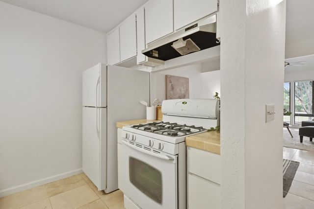 2526 Overhill Ln, Davis, CA 95616