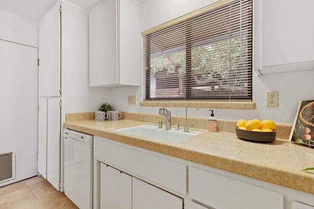 2526 Overhill Ln, Davis, CA 95616