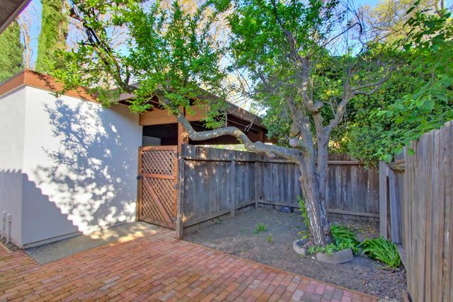 2526 Overhill Ln, Davis, CA 95616