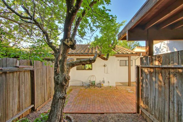 2526 Overhill Ln, Davis, CA 95616