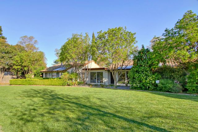 2526 Overhill Ln, Davis, CA 95616