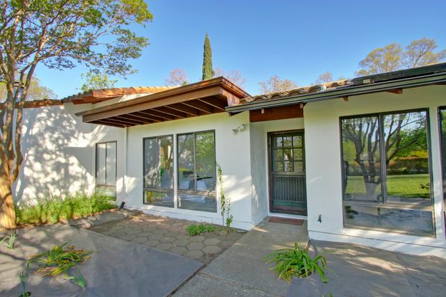 2526 Overhill Ln, Davis, CA 95616