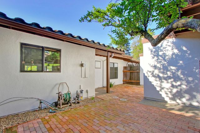 2526 Overhill Ln, Davis, CA 95616