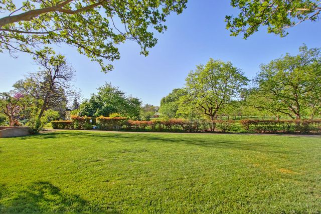 2526 Overhill Ln, Davis, CA 95616