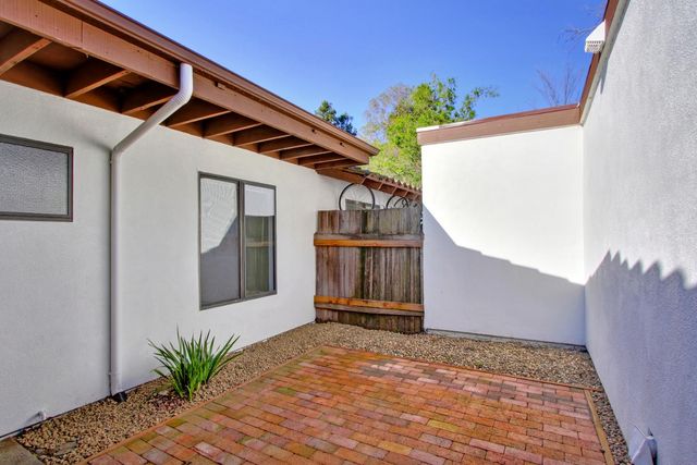 2526 Overhill Ln, Davis, CA 95616