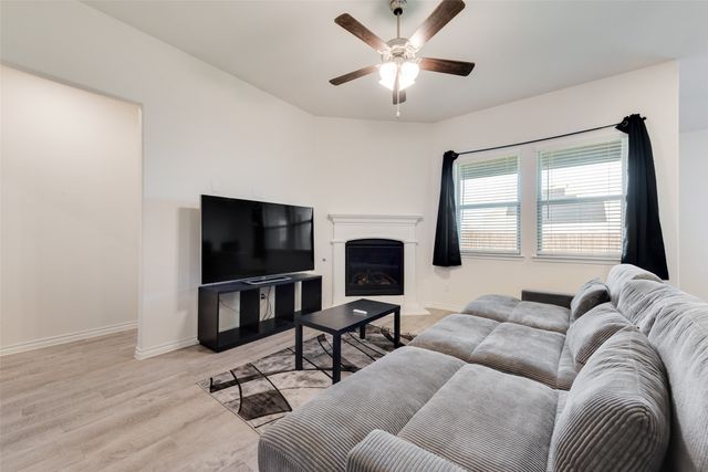 11215 Hawks Landing Drive, Aubrey, TX 76227