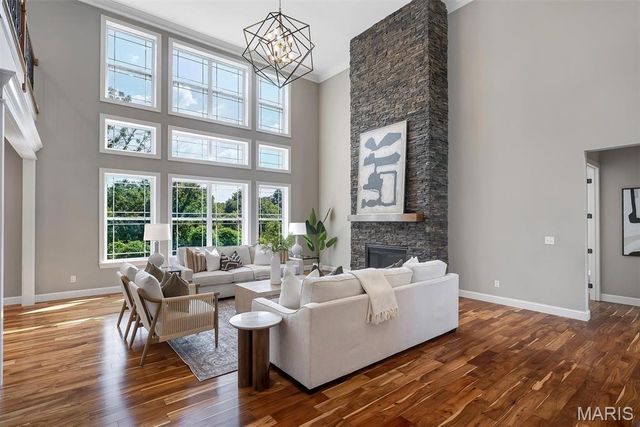 2922 Christopher Drive, St Louis, MO 63129