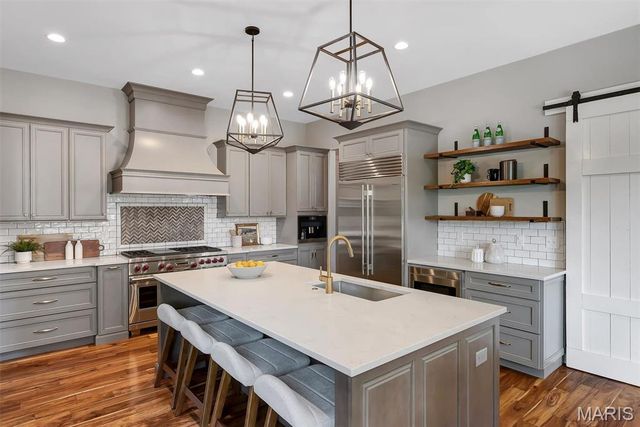 2922 Christopher Drive, St Louis, MO 63129