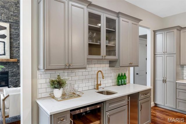 2922 Christopher Drive, St Louis, MO 63129