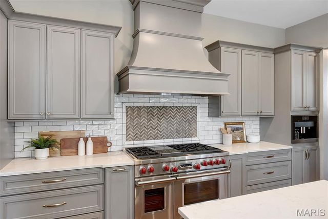 2922 Christopher Drive, St Louis, MO 63129