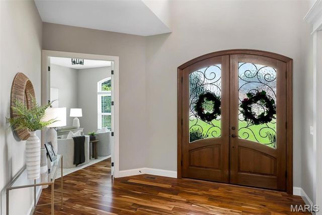 2922 Christopher Drive, St Louis, MO 63129