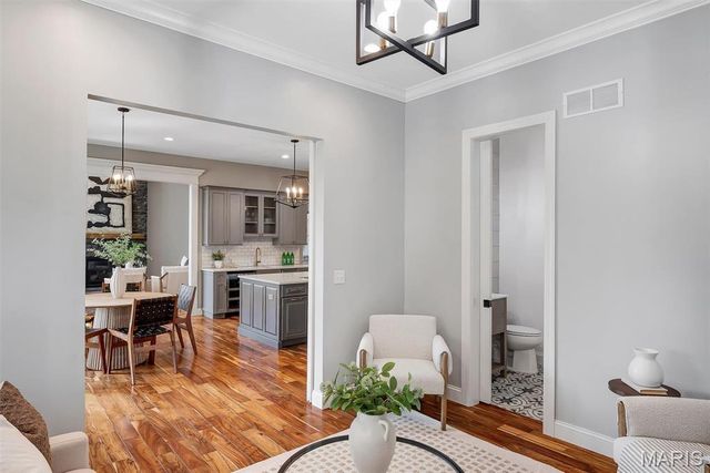2922 Christopher Drive, St Louis, MO 63129