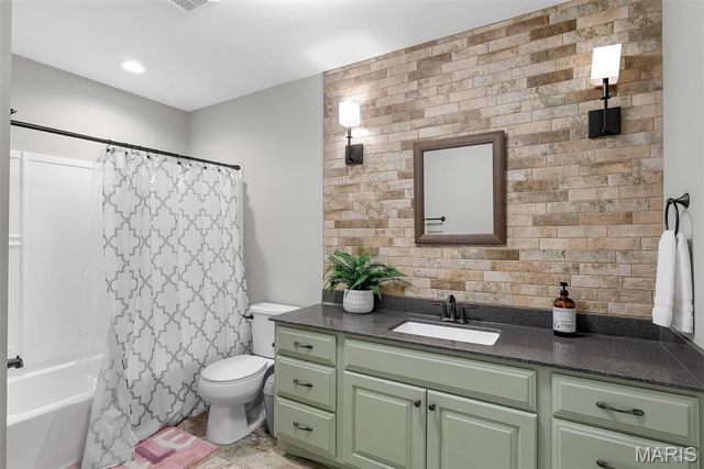 2922 Christopher Drive, St Louis, MO 63129