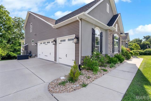 2922 Christopher Drive, St Louis, MO 63129