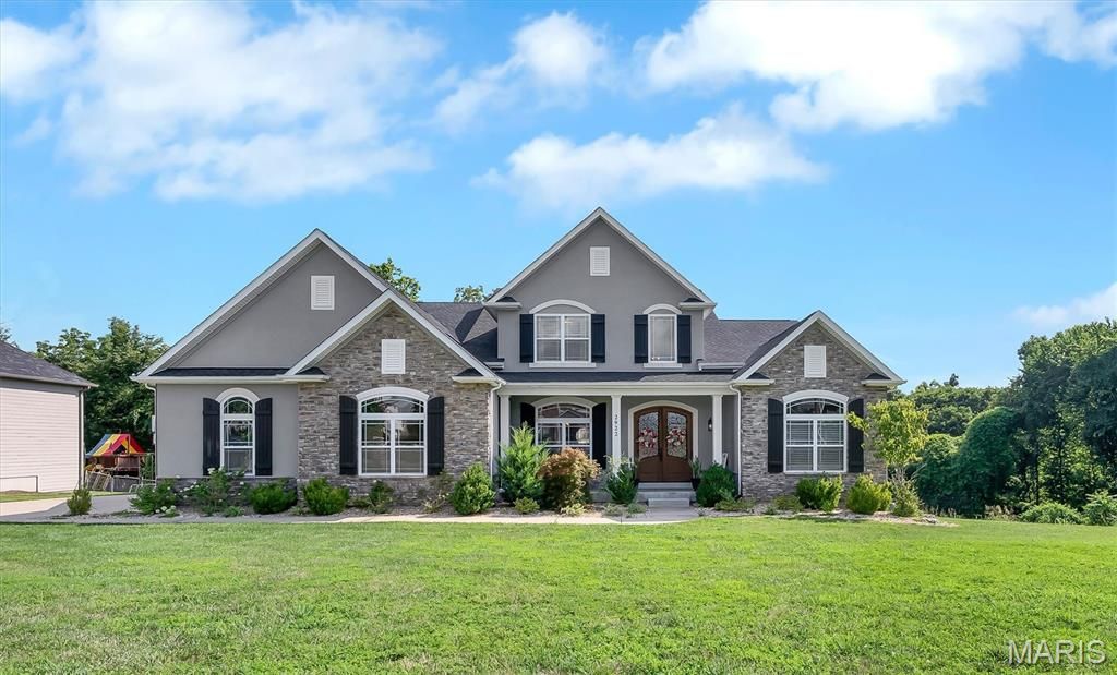 2922 Christopher Drive, St Louis, MO 63129