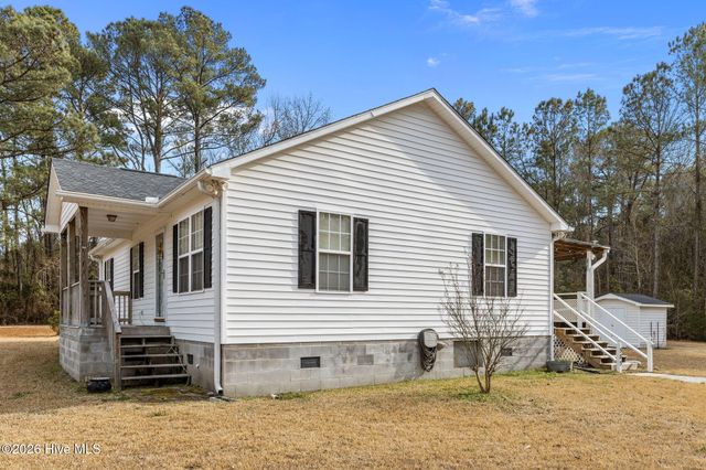 585 Roberts Road, Newport, NC 28570