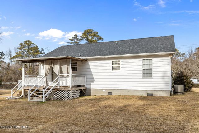 585 Roberts Road, Newport, NC 28570