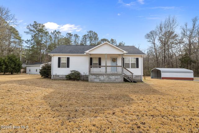 585 Roberts Road, Newport, NC 28570