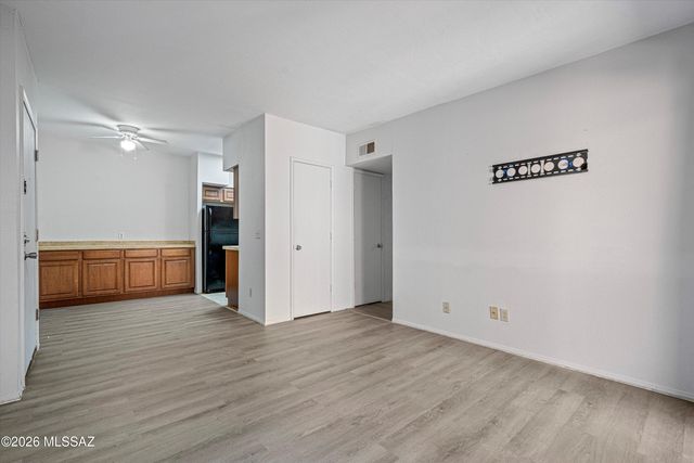 1810 E Blacklidge Dr Apt 610, Tucson, AZ 85719