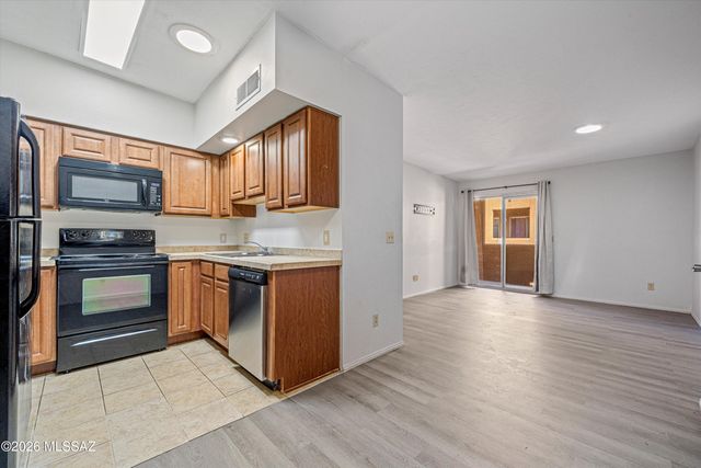 1810 E Blacklidge Dr Apt 610, Tucson, AZ 85719