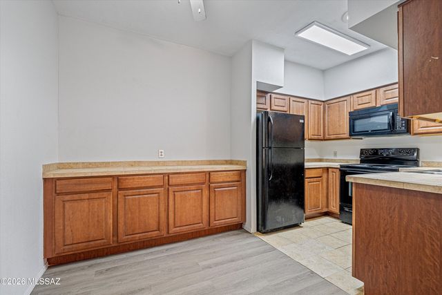 1810 E Blacklidge Dr Apt 610, Tucson, AZ 85719