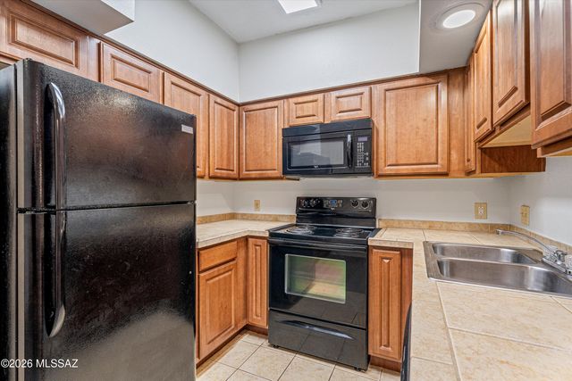 1810 E Blacklidge Dr Apt 610, Tucson, AZ 85719