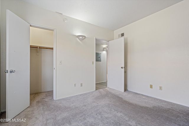 1810 E Blacklidge Dr Apt 610, Tucson, AZ 85719