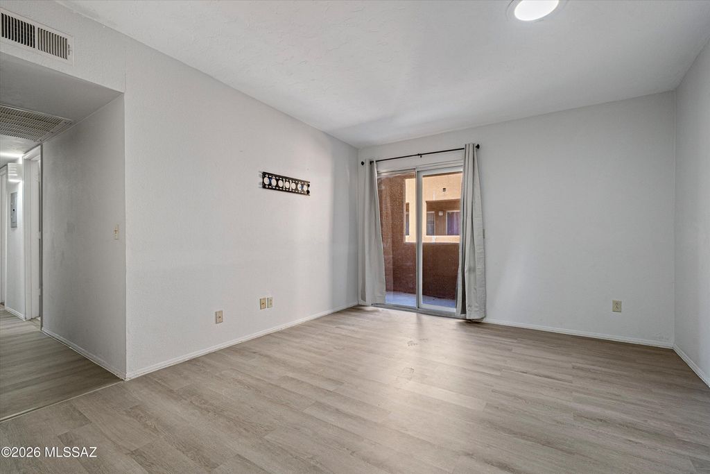 1810 E Blacklidge Dr Apt 610, Tucson, AZ 85719