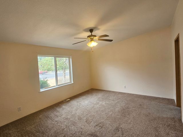 6338 Katie Lane, Klamath Falls, OR 97603