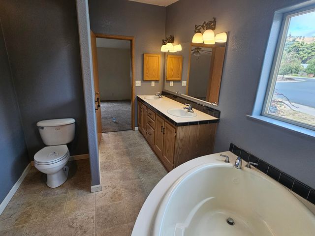 6338 Katie Lane, Klamath Falls, OR 97603