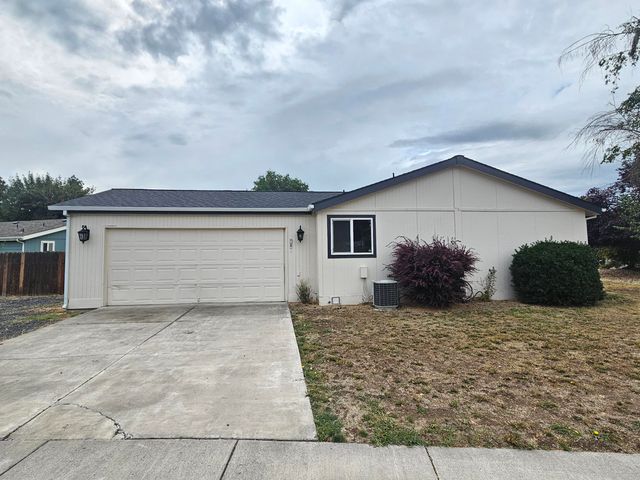 6338 Katie Lane, Klamath Falls, OR 97603