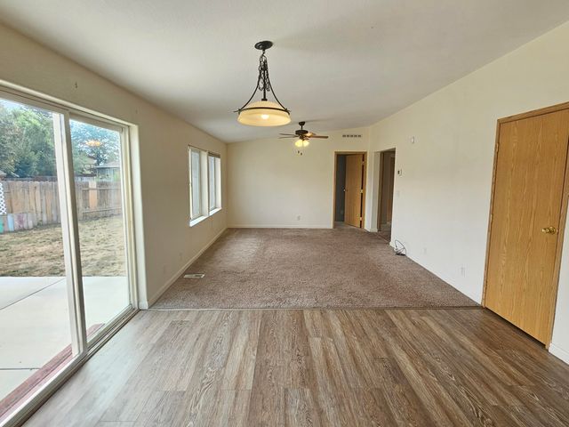 6338 Katie Lane, Klamath Falls, OR 97603