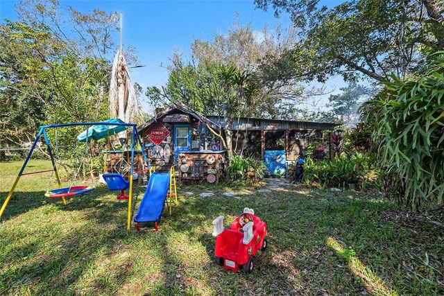 209 DENNISON ROAD, Lutz, FL 33548