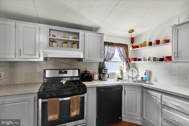 102 BRIDLEWOOD CT S, Lancaster, PA 17603