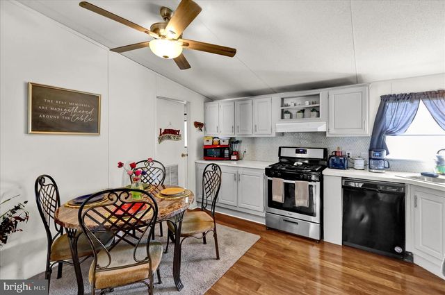 102 BRIDLEWOOD CT S, Lancaster, PA 17603