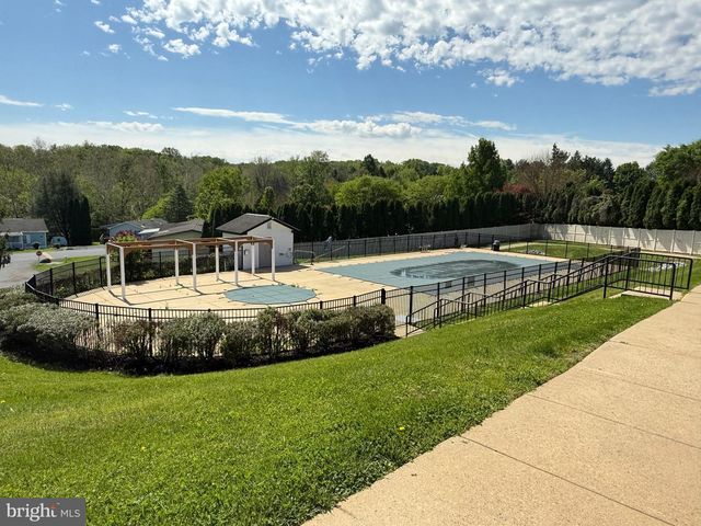 102 BRIDLEWOOD CT S, Lancaster, PA 17603