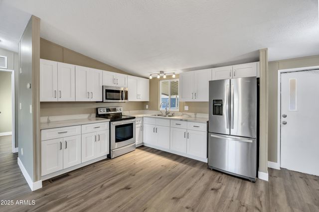 2000 S APACHE Road 220, Buckeye, AZ 85326