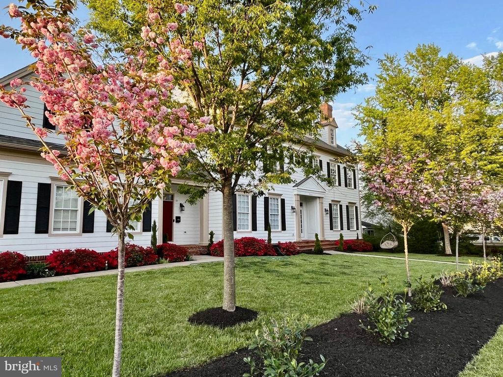 904 LOCUST ST, Herndon, VA 20170